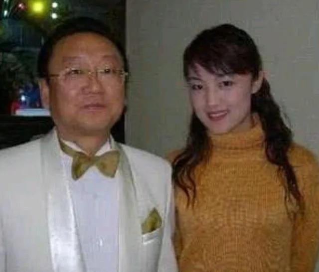 蒋小涵为何屡屡被爆料是蒋大为的女儿

蒋小涵是一名节目主持人，因为姓蒋的缘故，屡