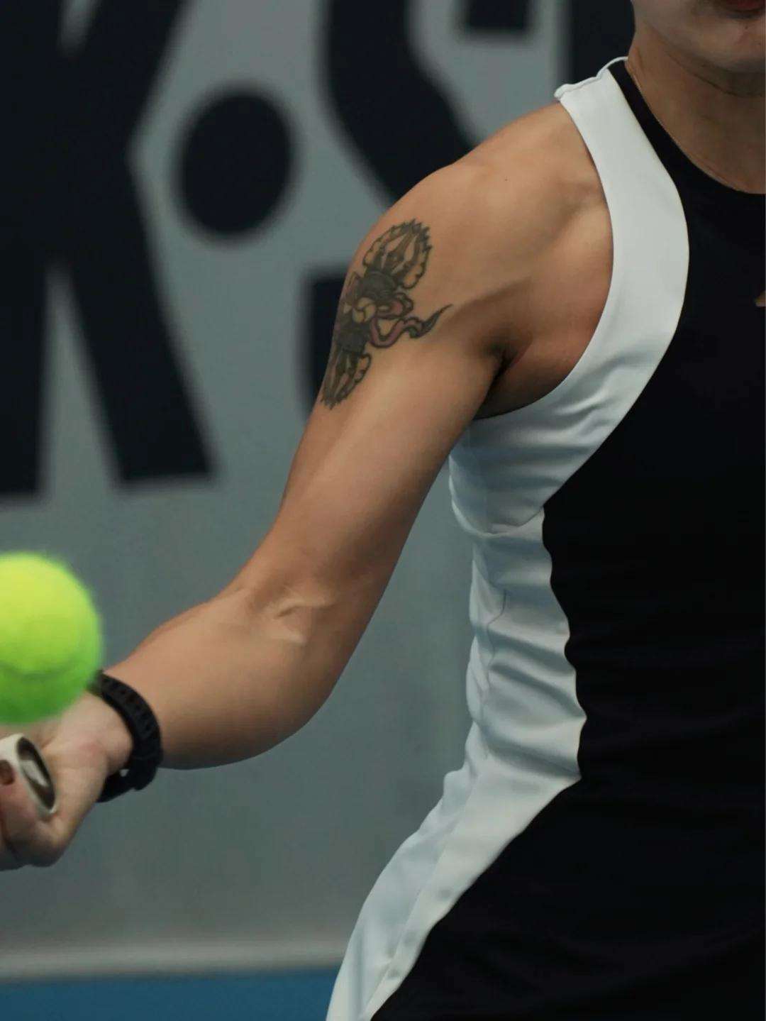 打网球的女人 肌肉都长什么样？🎾