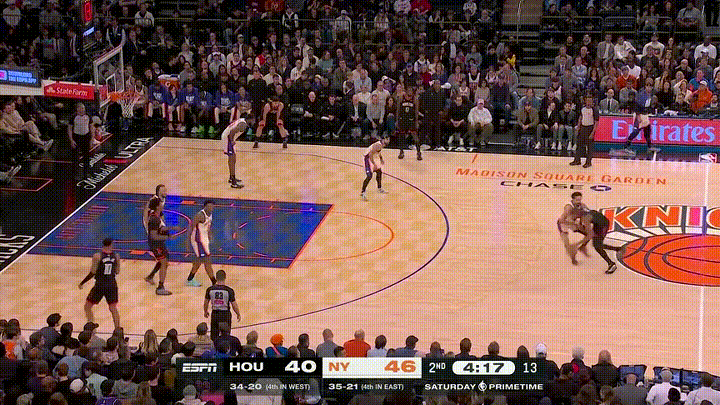 火箭当家球星杜兰特真是让人无比的失望！在今天火箭客场挑战尼克斯的比赛中，当时比赛