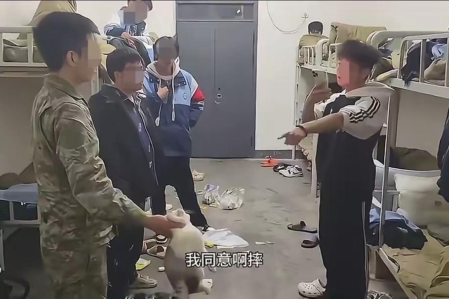 为什么大家都在指责摔死小猫的教官？
即使知道了教官是被学生挑衅的，
即使知道了教