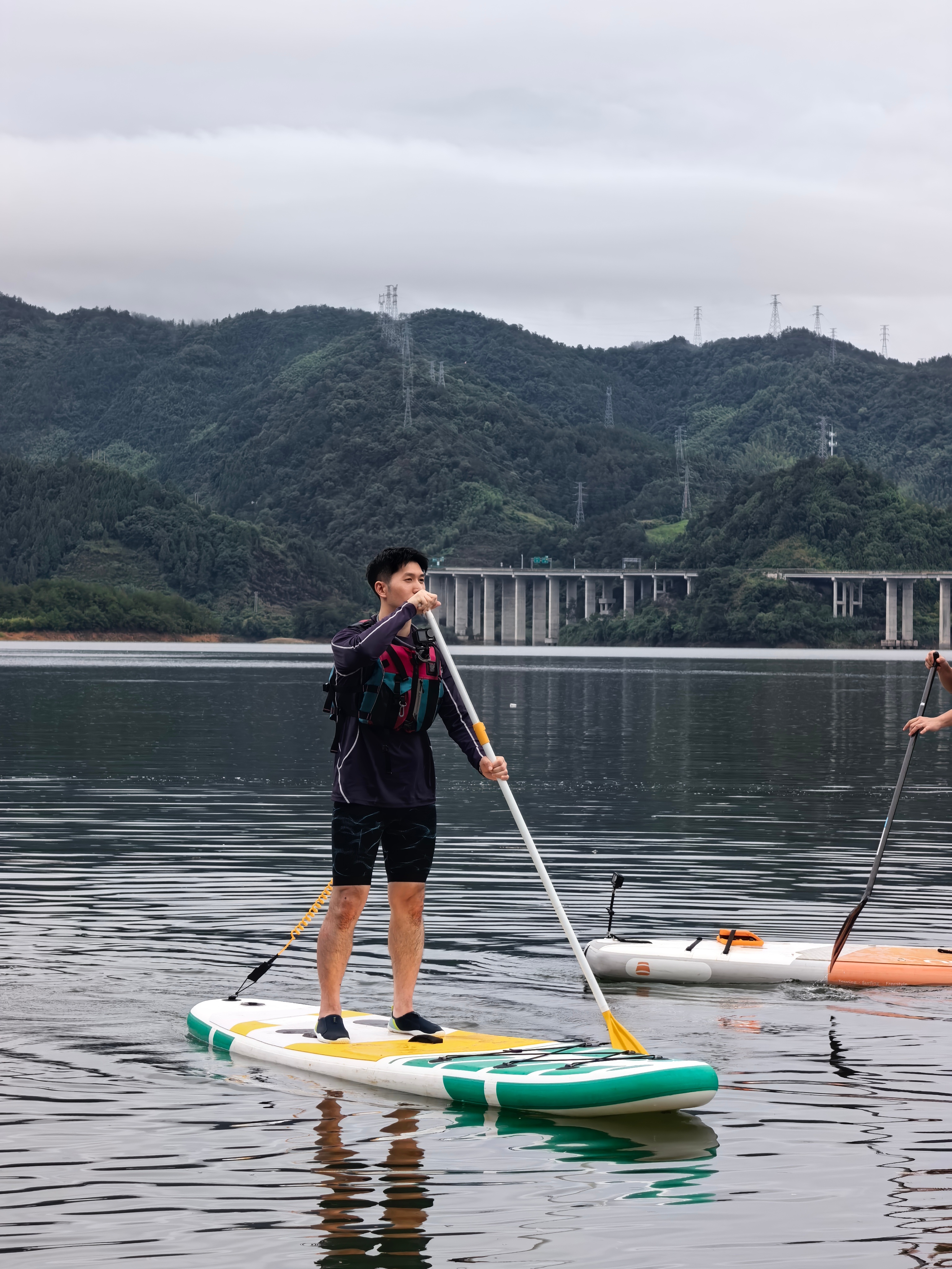 父子景区划桨板遇台风落水爸爸去世作为桨板运动初学者第一课就是「规范穿戴救生衣」不