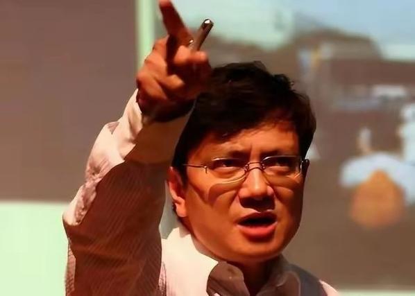 “网红教授”郑强曾痛心疾首表示，1982年和他一批公费去日本留学的只有他一人回来