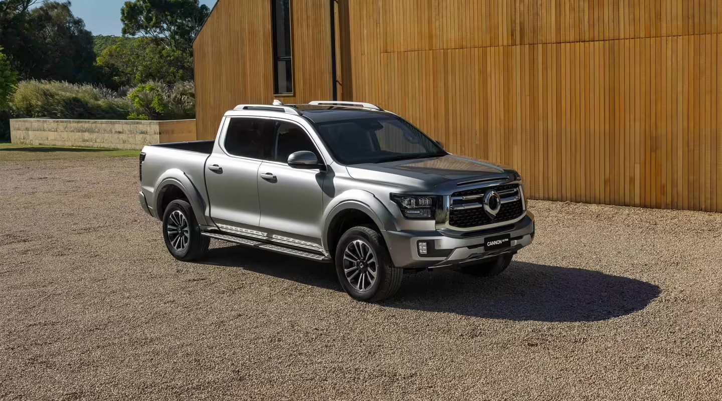 福特CEO试驾比亚迪Shark与长城山海炮，承认中国皮卡有竞争力，但重载拖拽不及