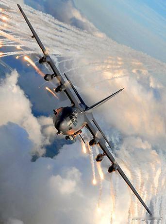 AC-130空中炮艇 
 
一、基础核心信息
 
- 定位：美国空军基于C-13