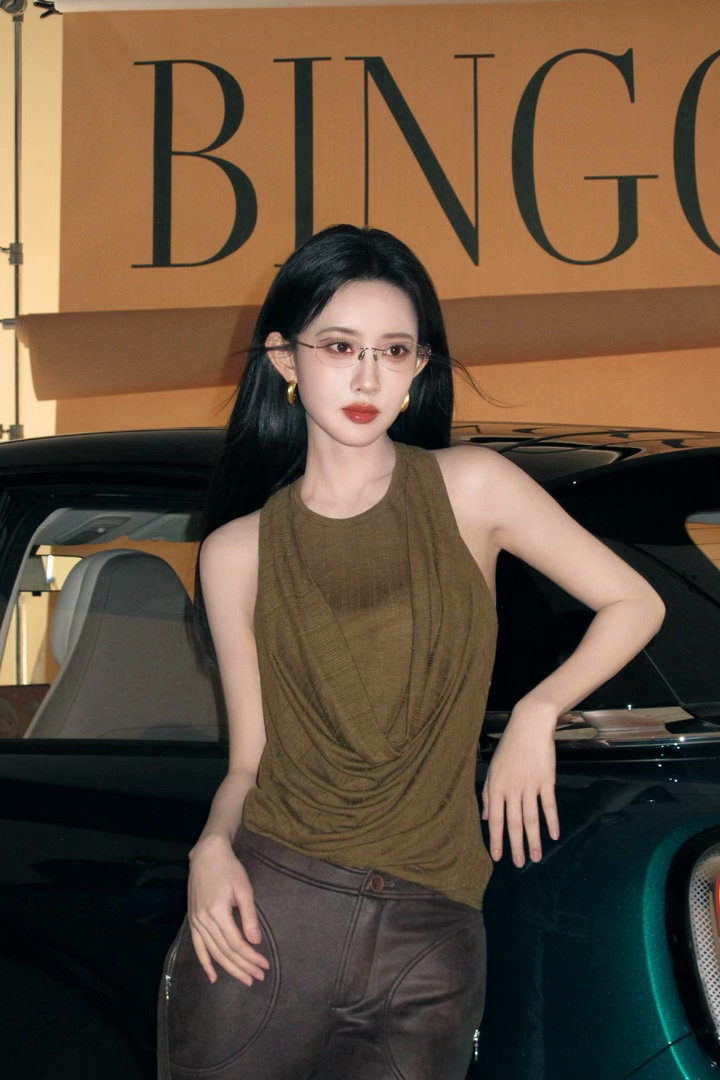 许愿八月份那部悬疑剧人设带感一点 不允许浪费这张可塑性超强的漂亮脸蛋🤲🏻 