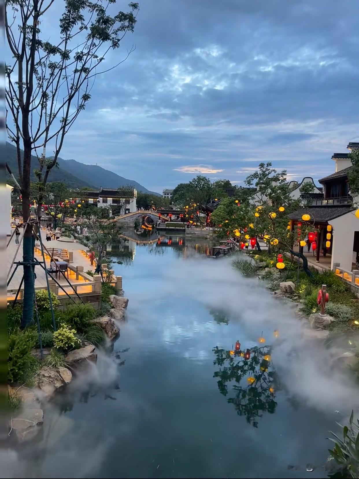 无锡着实满足了我对烟雨江南的期许～
在来无锡之前，总是在诗中读到“江南烟雨”，心