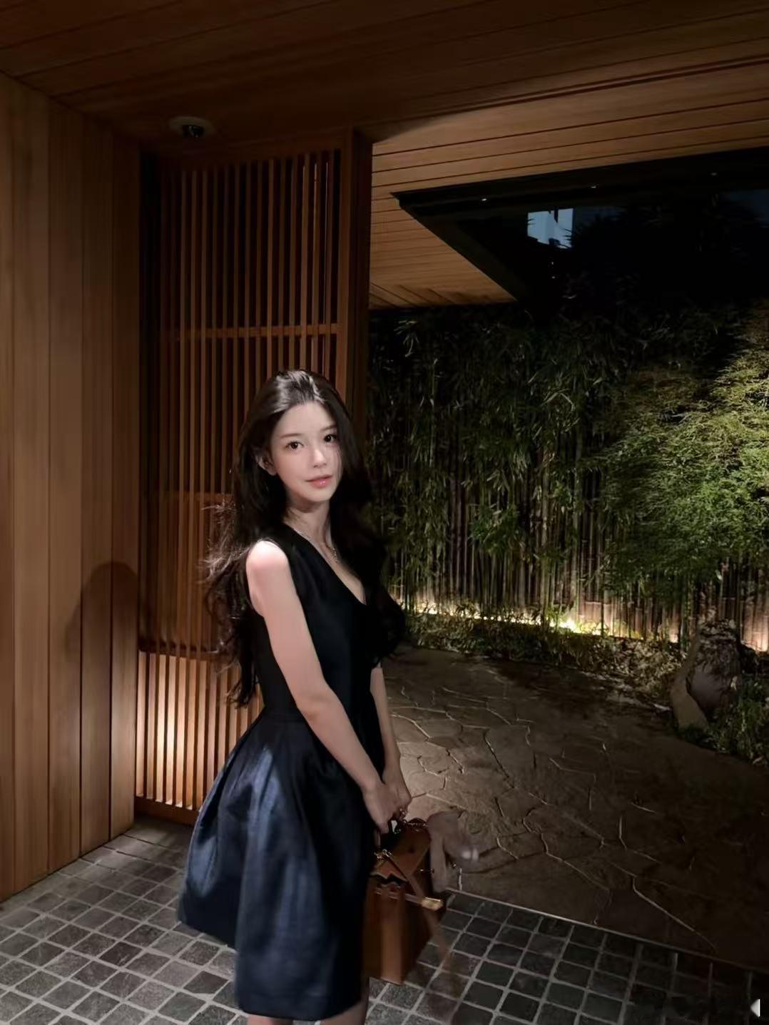 早前：排球砸脸我要急救。现在：男嘉宾排队砸心动 Ally早前表态不参加恋综 这波