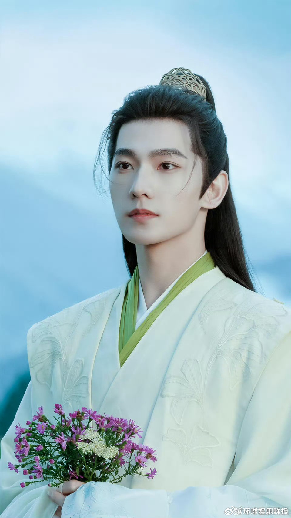 李一桐包场杨洋的新剧啦！记得之前杨洋也给她的《书卷一梦》包过场，这种双向支持的感