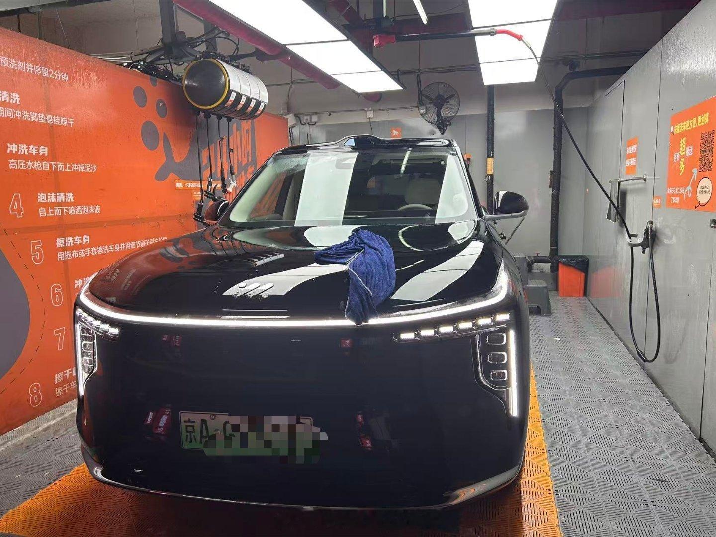 车展结束，辛苦我韩哥的智己LS9，每天两万步躺着机械按摩太爽了，北京路上还真遇到