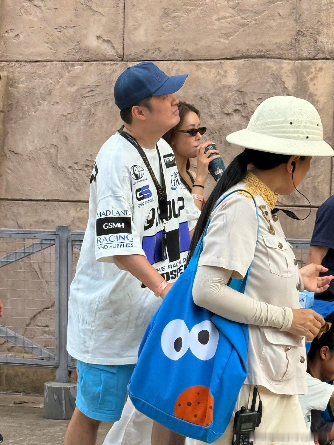 新加坡环球影城偶遇陈赫张子萱一家新加坡环球影城偶遇陈赫一家新加坡环球影城偶遇陈赫