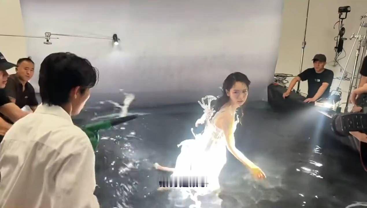 戚薇的水花裙怎么穿出6公斤效果？