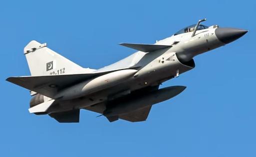 20架崭新歼10C交付，台媒暴露新客户，印空军被歼10三面围困？
近期，大陆社交