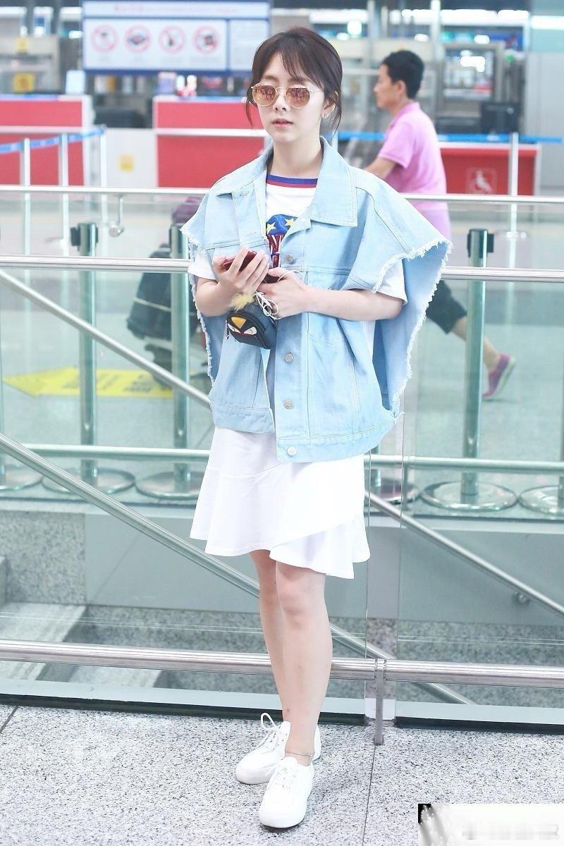 谭松韵，30多岁仍保持少女感，不刻意打扮也能展现青春魅力 ​​​