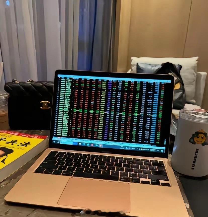 玩股票是一个比较私密的事情，熟人圈里知道的越少越好，更不要教熟人玩股票，也尽量不