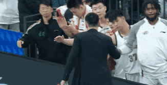 CBA 好好的京辽大战，赛后裁判又成了主旋律杨鸣连吃两t被驱逐京辽大战判罚