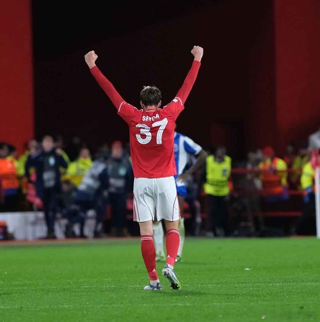 真心为你高兴，小萨。[抱一抱] 诺丁汉森林vs曼联 ​​​