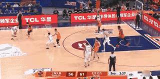 北京队今晚赢球的功臣有三人，就是三个后卫赵睿，陈盈骏和杰曼。
陈盈骏砍下26分4