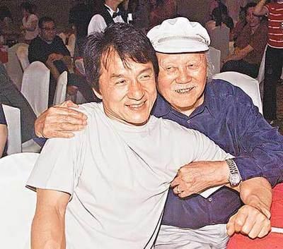 1994年成龙安徽认祖归宗，由于害怕哥哥们分家产，从此再无往来。成龙在娱乐圈是有