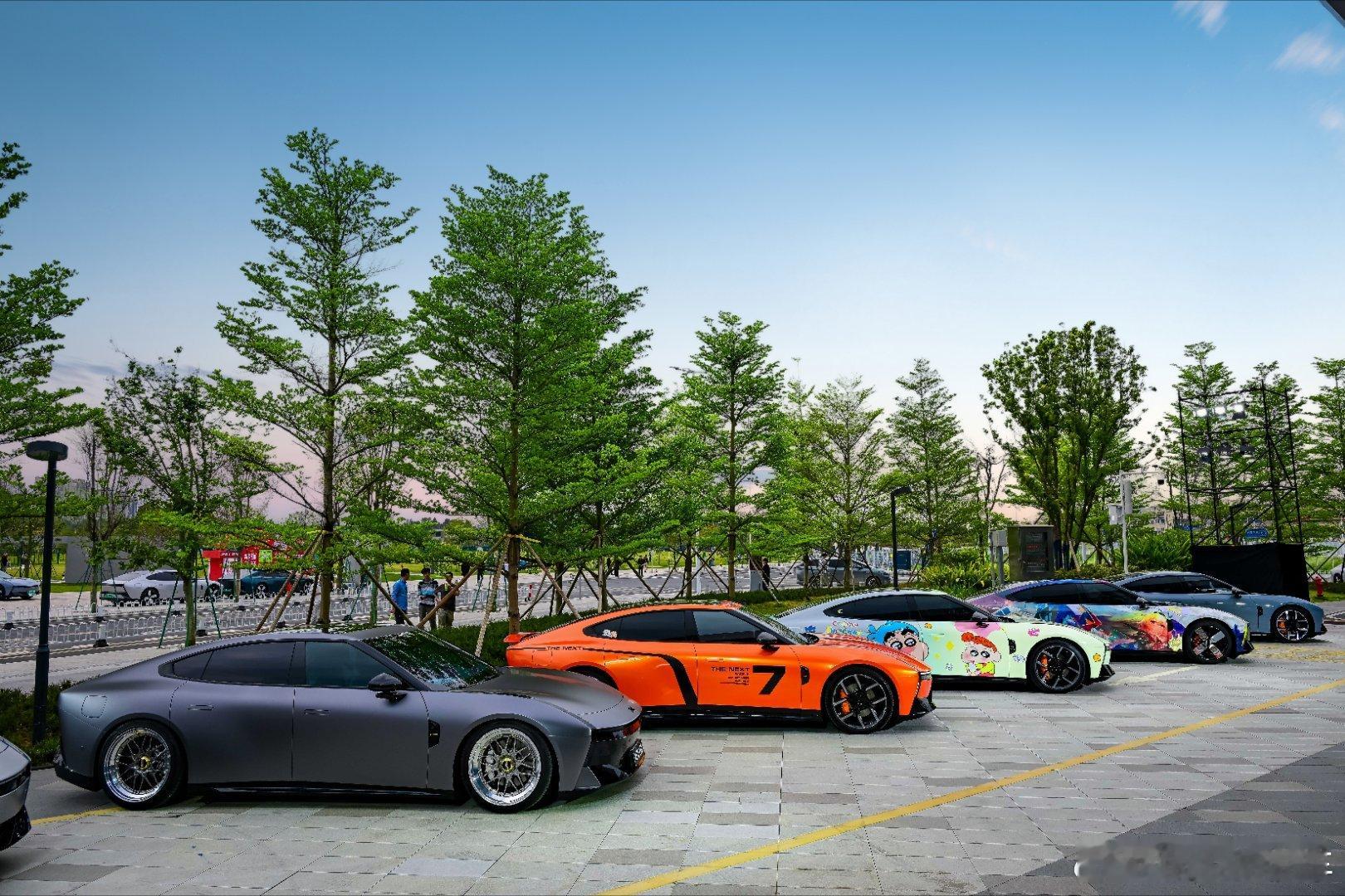 因热爱相聚，为P7而来🚗 30台小鹏P7霸气集结，排面拉满！这是属于鹏友们与P