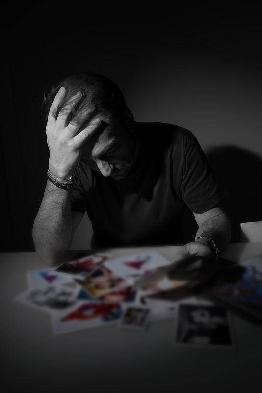 刷到这个新闻的时候我人都看傻了，30岁的束先生通过本地婚介跨省跑到贵州相亲，认识