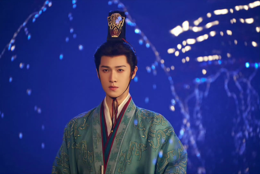 李昀锐听到男粉喊老公的反应李昀锐听到男粉喊老公的反应：小点声！！哈哈哈有被小林可