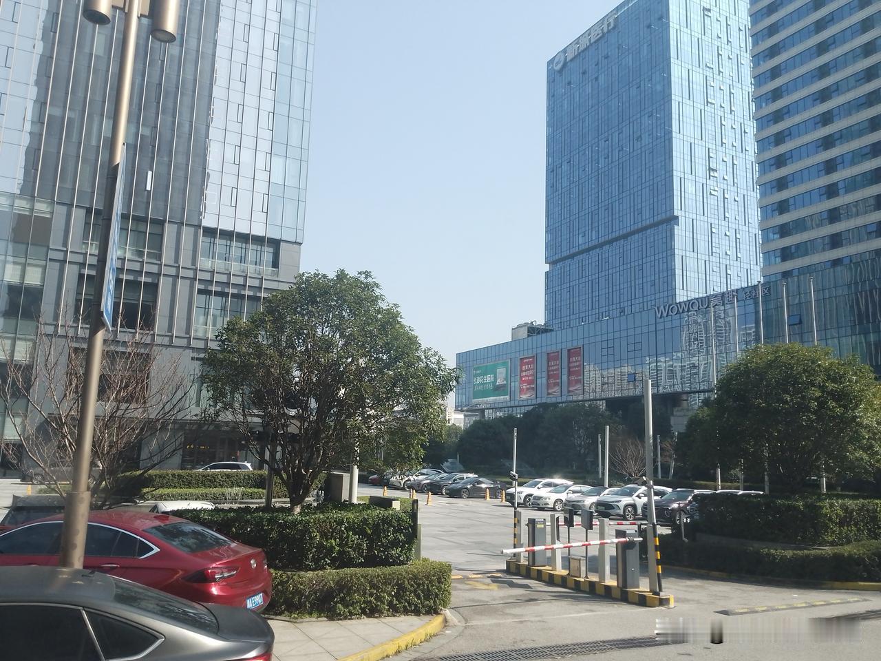 记录下，农历2025年最后一个工作日下班，明年再见了！