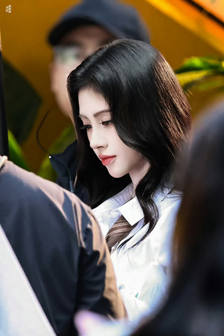 鞠婧祎[超话]  jjy鞠婧祎月鳞绮纪  jjy鞠婧祎露芜衣 ♡ ⑅ + .世界