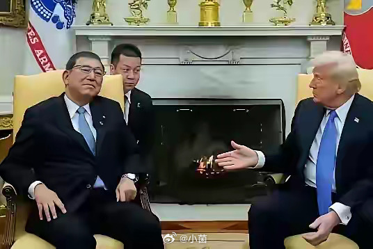 看看石破茂当年是怎么搞外交的，就是有一国元首的气质，不媚外。再看看高市早苗，那就