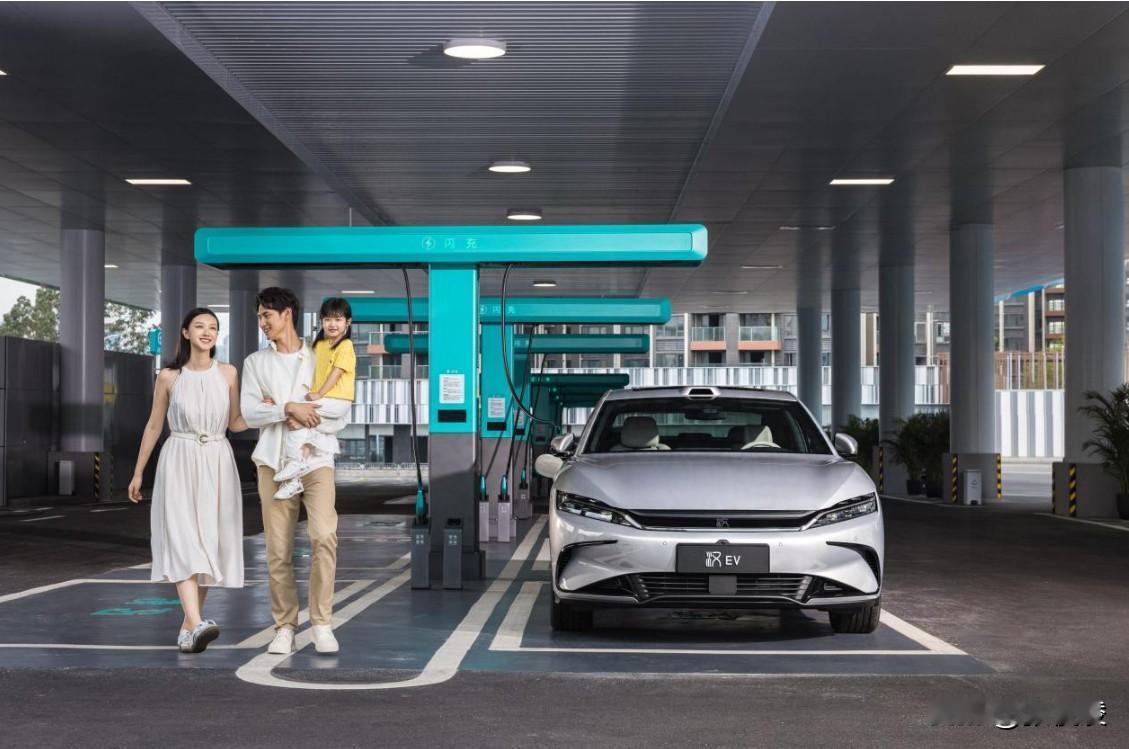 汉EV上闪充了，17.98万-18.78万，就两个配置，都是6.5s加速，性能版