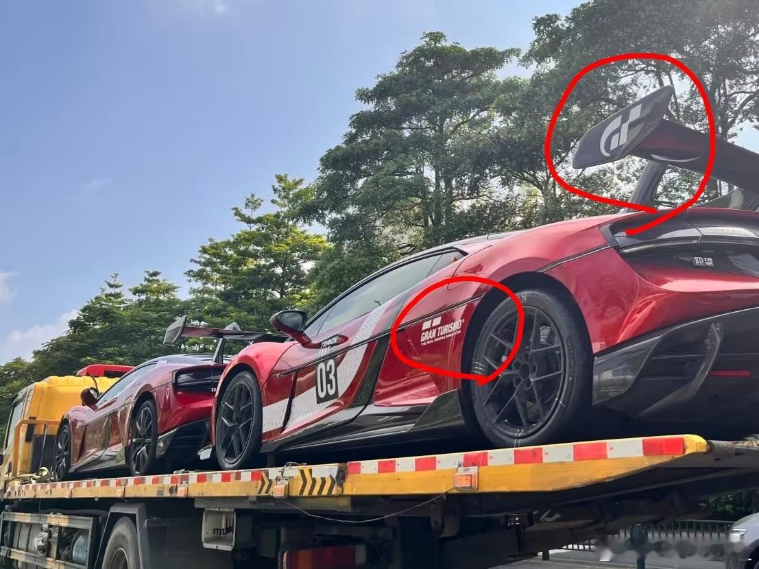 网友发来的图，前不久刚刷新纽北量产电车记录第一的仰望U9X，三号车贴上了GT赛车