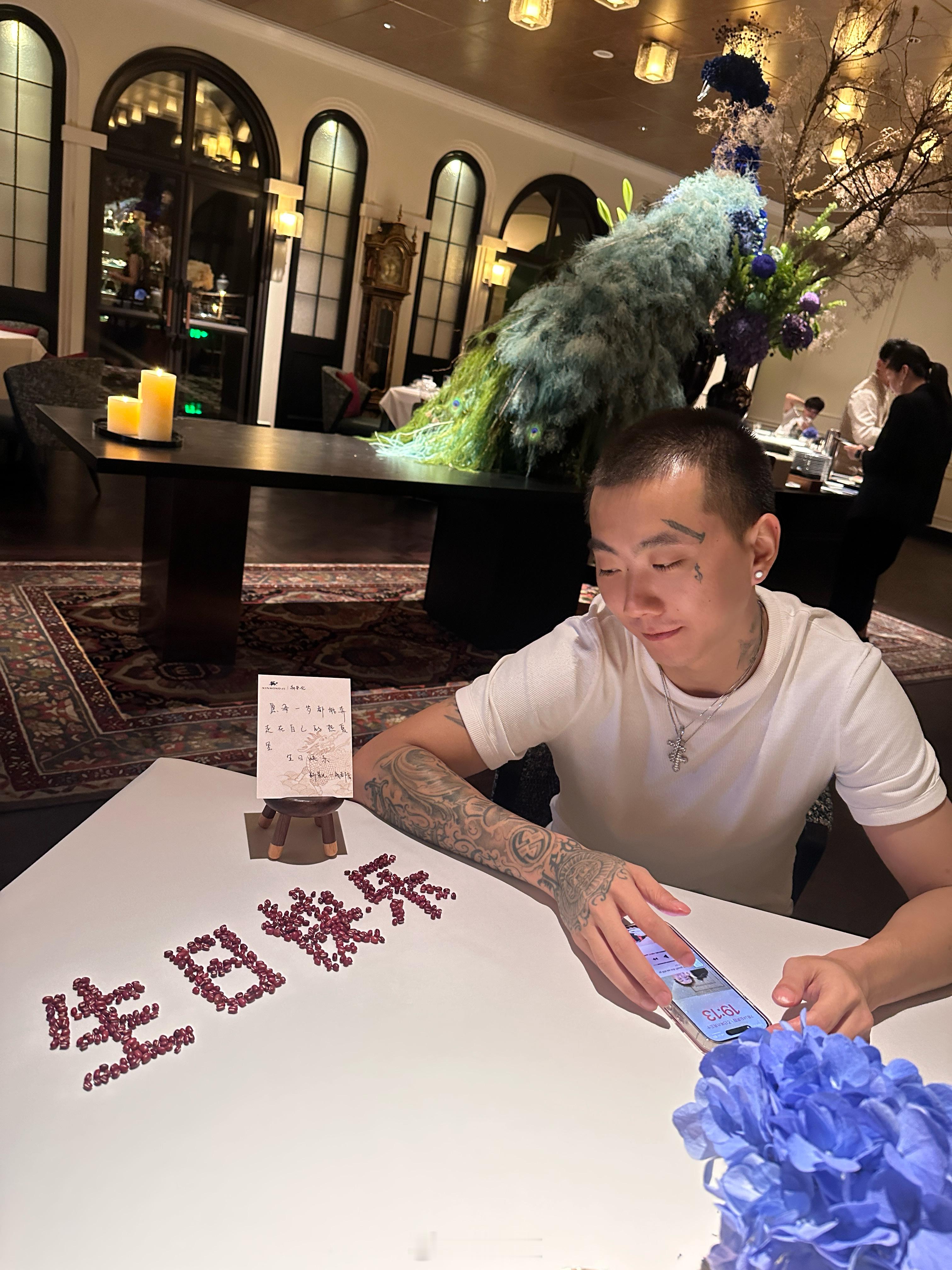 还是按照惯例提前给谢师傅过一下 新一岁天天开心 最朴实的祝福 ​​​