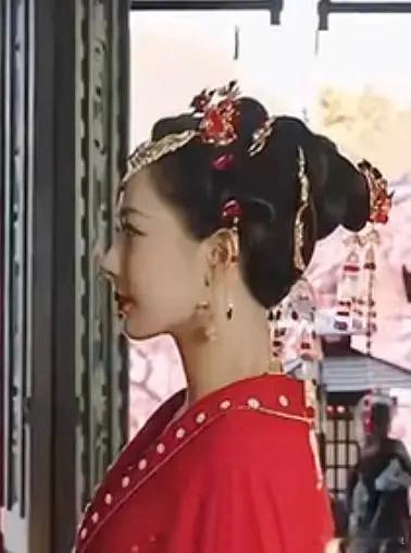 上次看到杨紫这么丑的发型还是上次，这什么审美？ ​​​