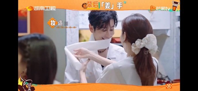 黄晓明[超话]黄晓明唱上海滩浑身都是戏中餐厅中餐厅名场面 黄晓明再唱《上海滩》直