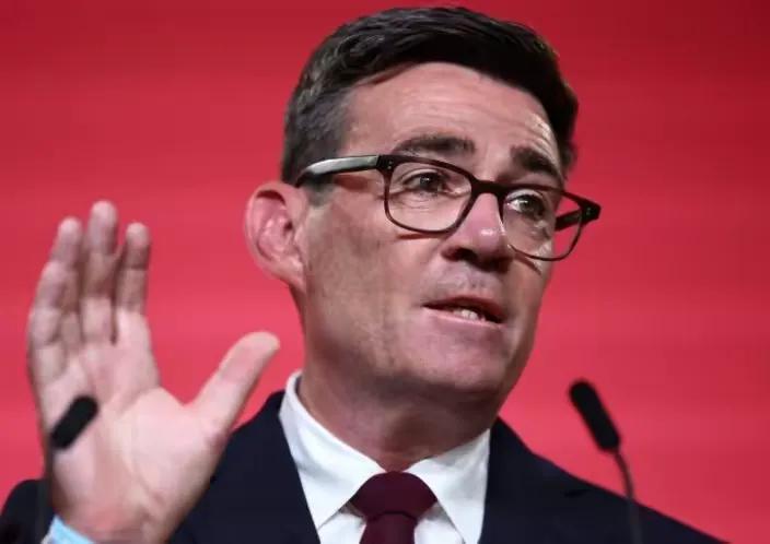 英国新首相想与中国走近，美国不会答应

7月20日伯纳姆正式当英国首相。他当大曼