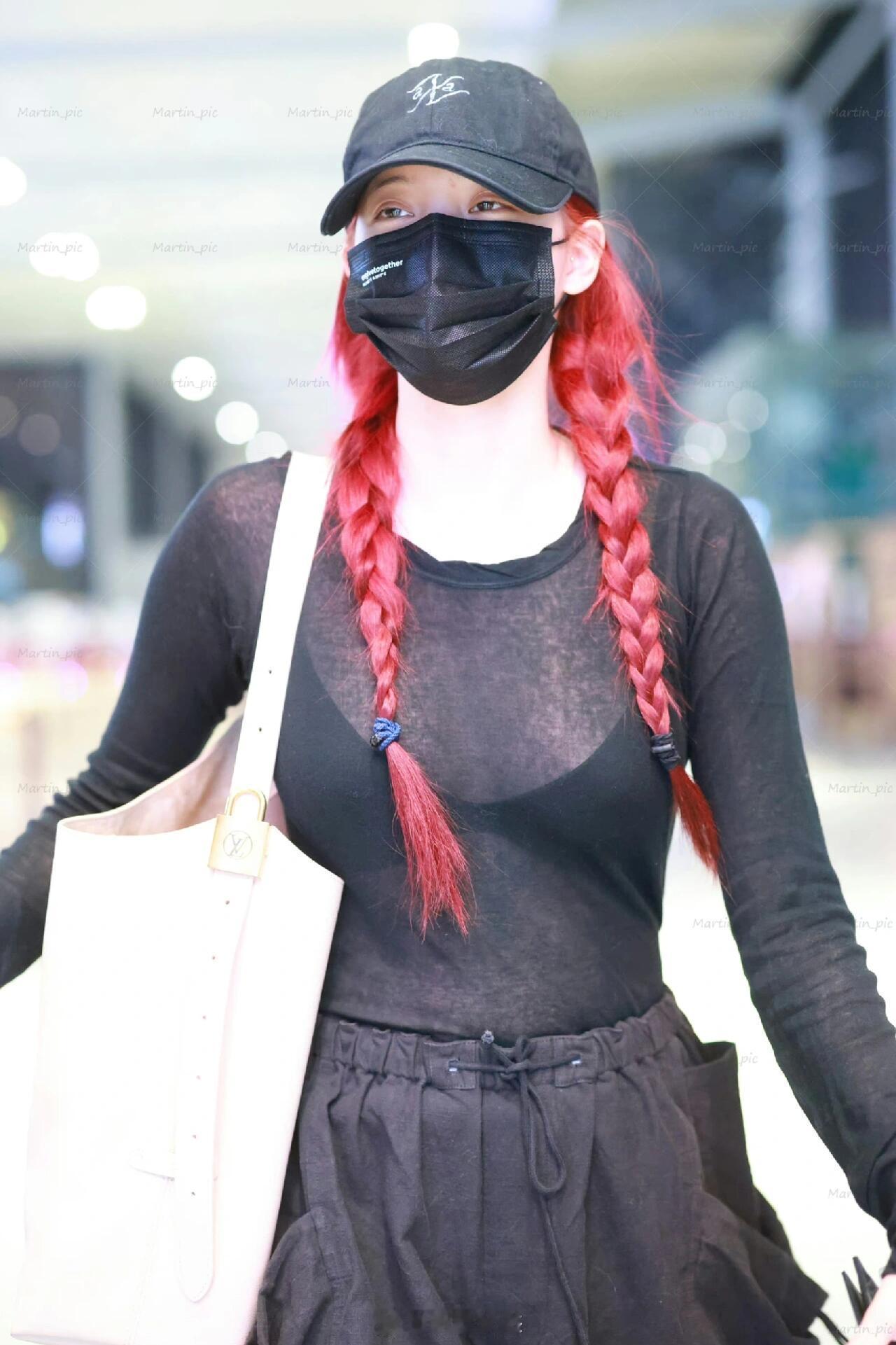 欧阳娜娜饭拍生图 ​​​