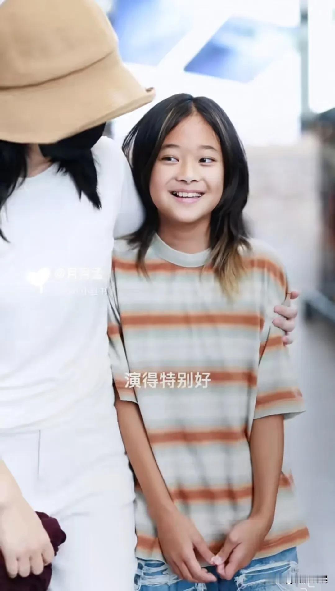 发现没，这两个星二代，都是赢在起跑线上！
梅婷的女儿快快和董璇的女儿小酒窝，都赢