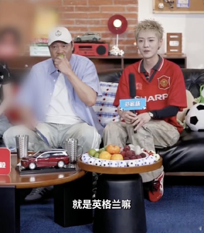 鹿晗范志毅世界杯主队都还没淘汰鹿晗、范志毅在今晚的直播中惊喜合体聊世界杯，各自提