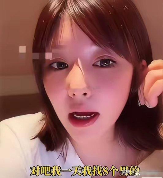 这姐们是真敢说啊！面对网友对她 “交往多、私生活混乱” 的质疑，黄一鸣直接在直播