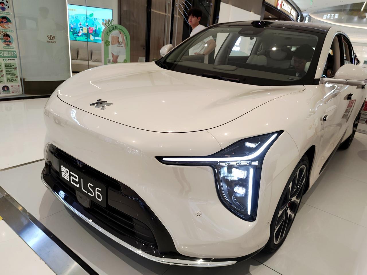 《智己LS6》新三大件特长
  上汽集团智己汽车2026款焕新上市，其新三大件: