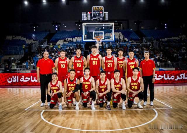 中国男篮赢了26分！杨瀚森终于有球权！廖三宁却暴露一个大问题