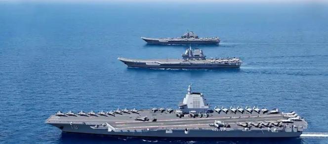 军事专家戴旭最近说了句大实话，极其扎心。咱们航母下水，五代机满天飞，导弹快到没影