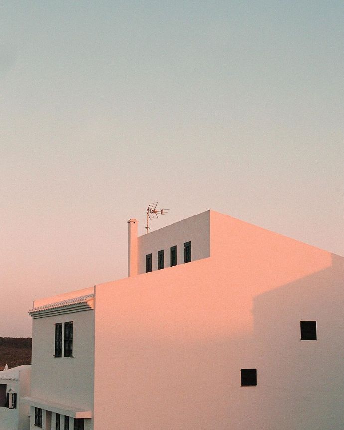 愿你所爱之人，不仅懂你的言外之意，更懂你的欲言又止。——瑞卡斯 