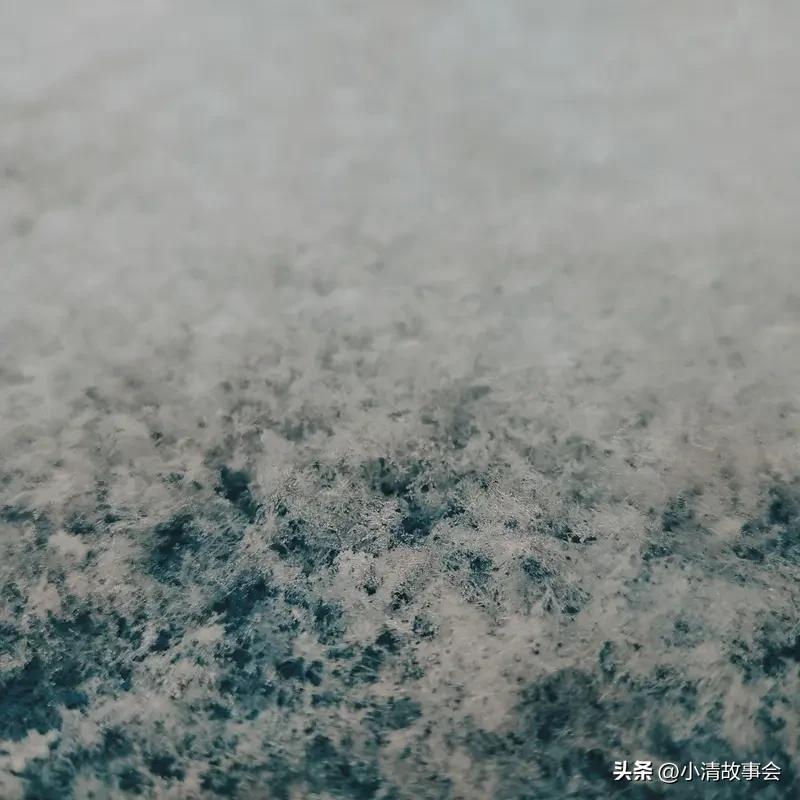 要我说带“雪”的诗句，那必须得提柳宗元《江雪》里的“孤舟蓑笠翁，独钓寒江雪”。