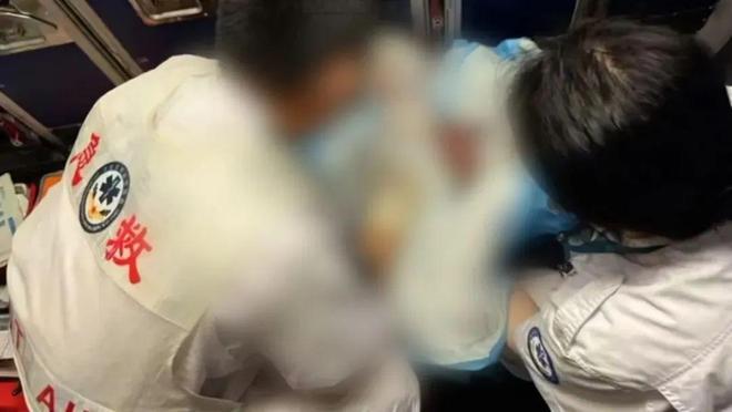 【16岁孕妇在飞机上分娩后，诞下一女婴】#16岁女子飞机上分娩疑携带传染病# 7
