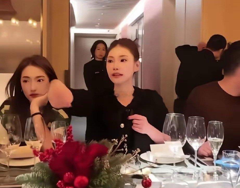 汪小菲又爆粗口！发火嫌家里吃饭人来的太多了，站都站不开，拥挤的不行，吃饭也做不开
