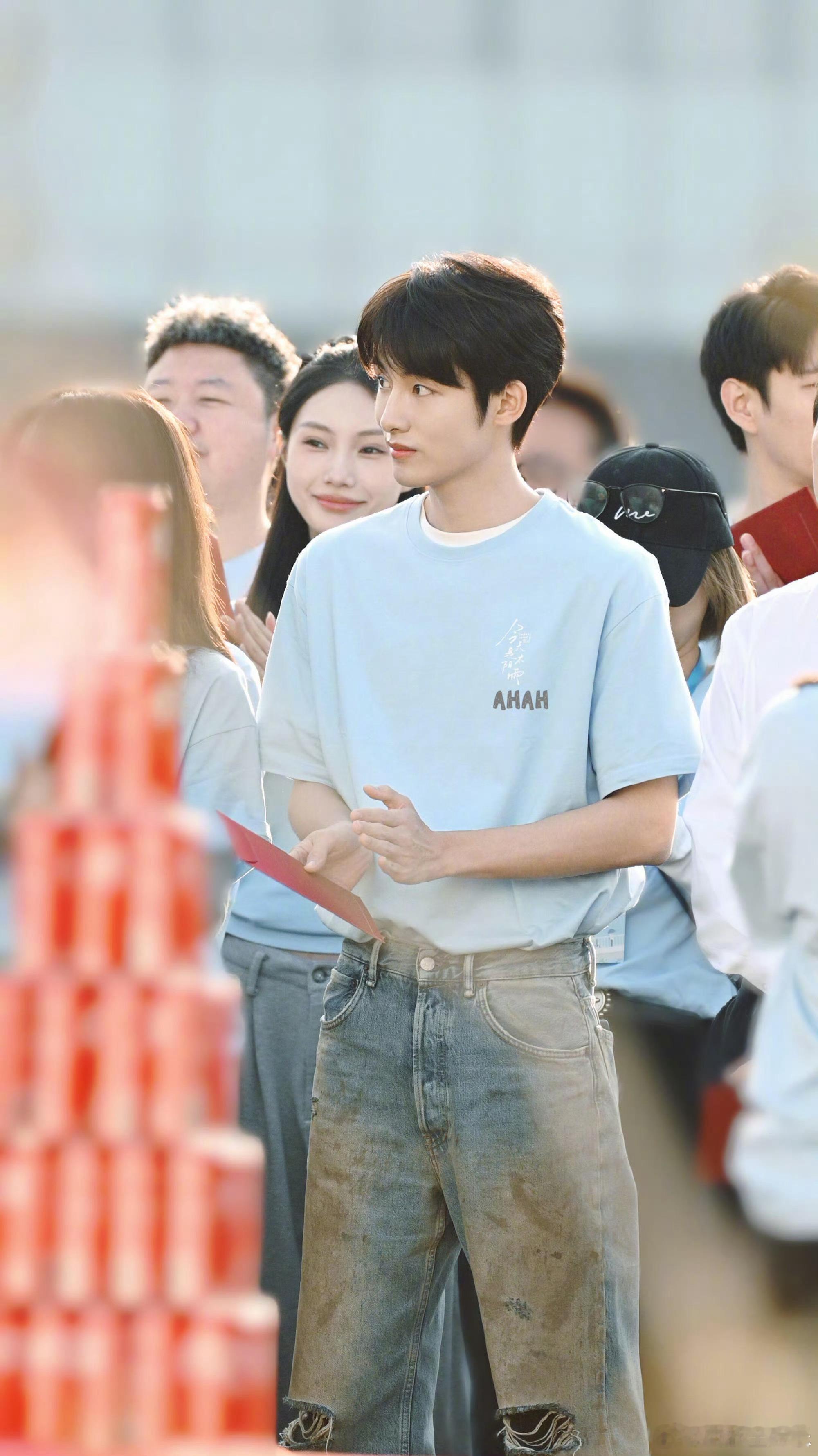 杨超越董思成新剧开机今天是太阳雨开机今日，杨超越、董思成主演的 《今天是太阳雨》