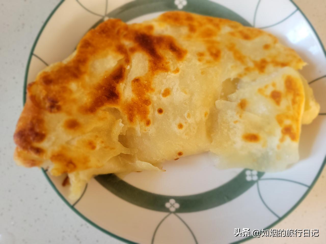 昨天早晨我们在医院食堂吃早餐，意外碰到一位老家熟人，她是我姐夫单位同事，她是陪老