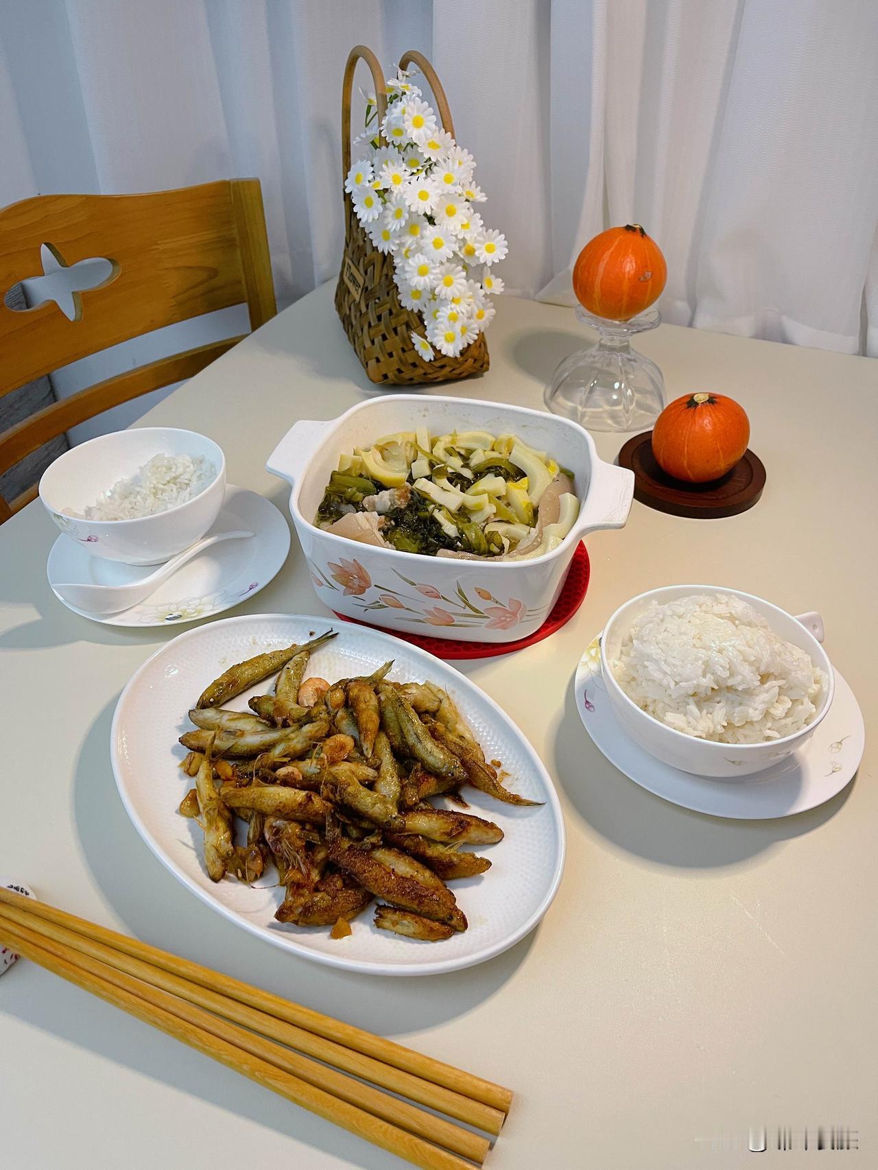 春天狗母鱼又登场啦！简单蒜头油+美极鲜酱油，焖4分钟，就是一道绝佳美味。汕头人的