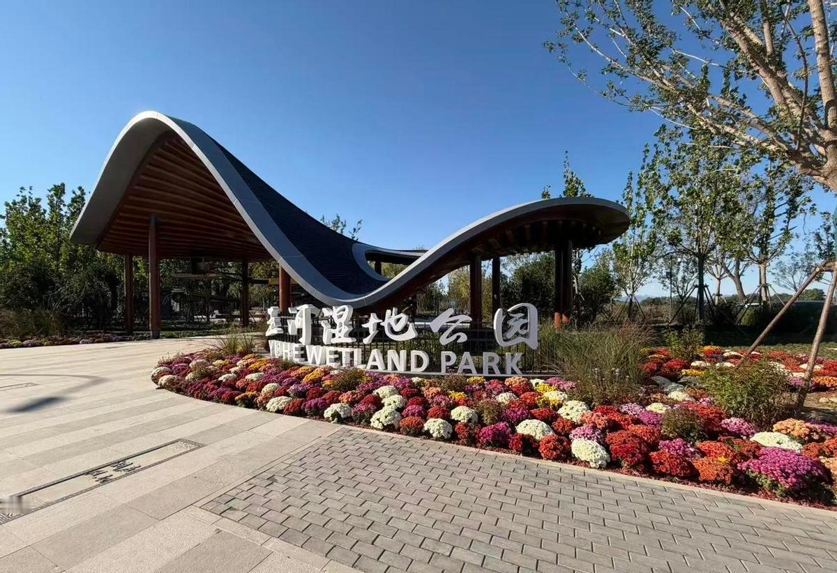 玉河湿地不是公园，是海淀北边悄悄开挂的“生活外挂”。
早上七点进园，跑道空得能听