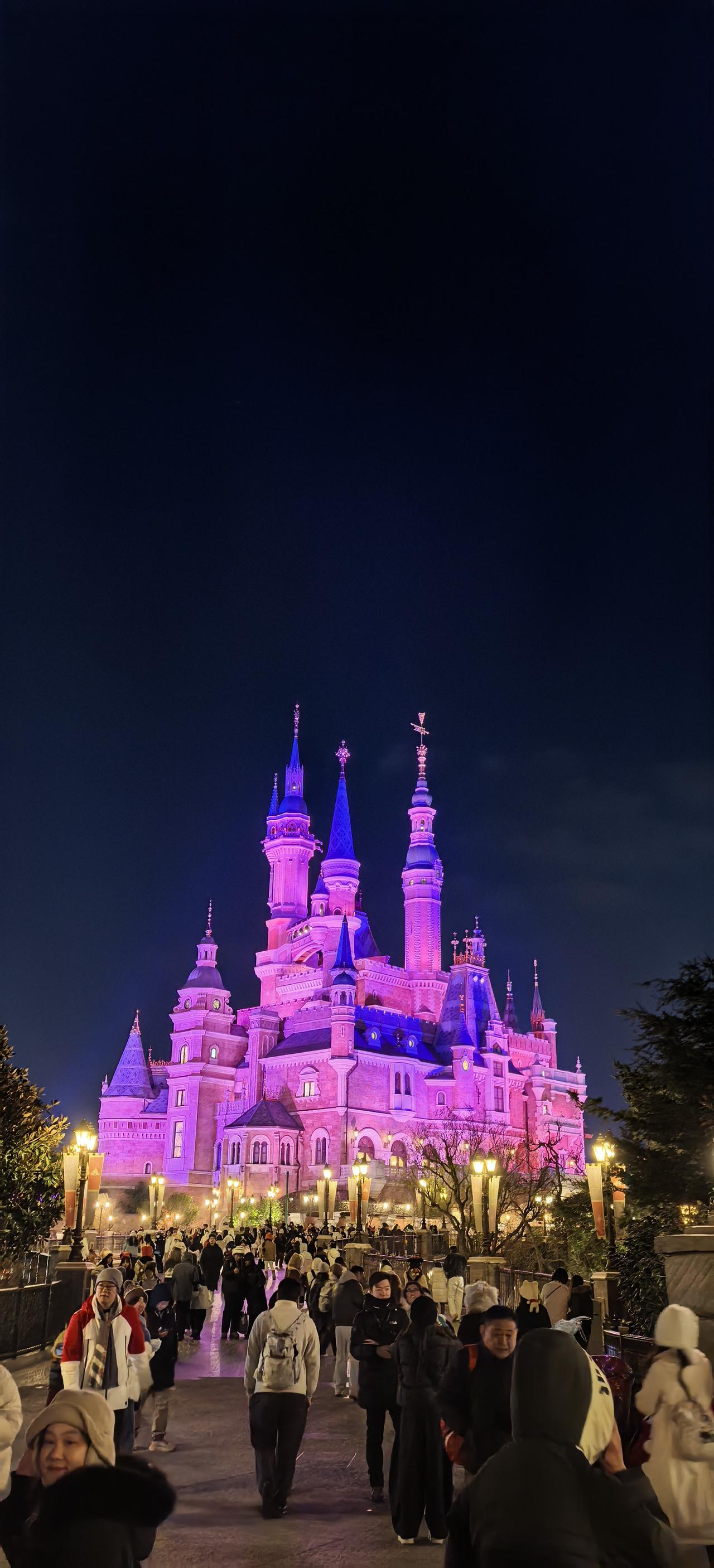 上海，迪士尼，俺来喽[大笑][大笑][大笑][大笑][大笑][大笑][大笑][大